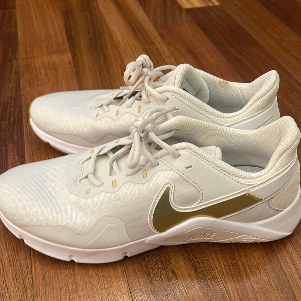 Nike women’s sneaker